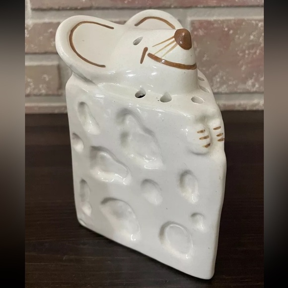 Vintage Ceramic Mouse Parmesan Cheese Shaker - Send an offer! - Picture 3 of 7